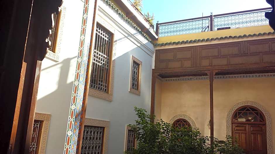 Riad Les Remparts De Fès