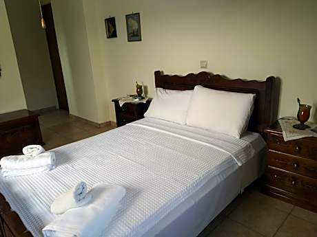 Double or Twin Room with Partial Sea View