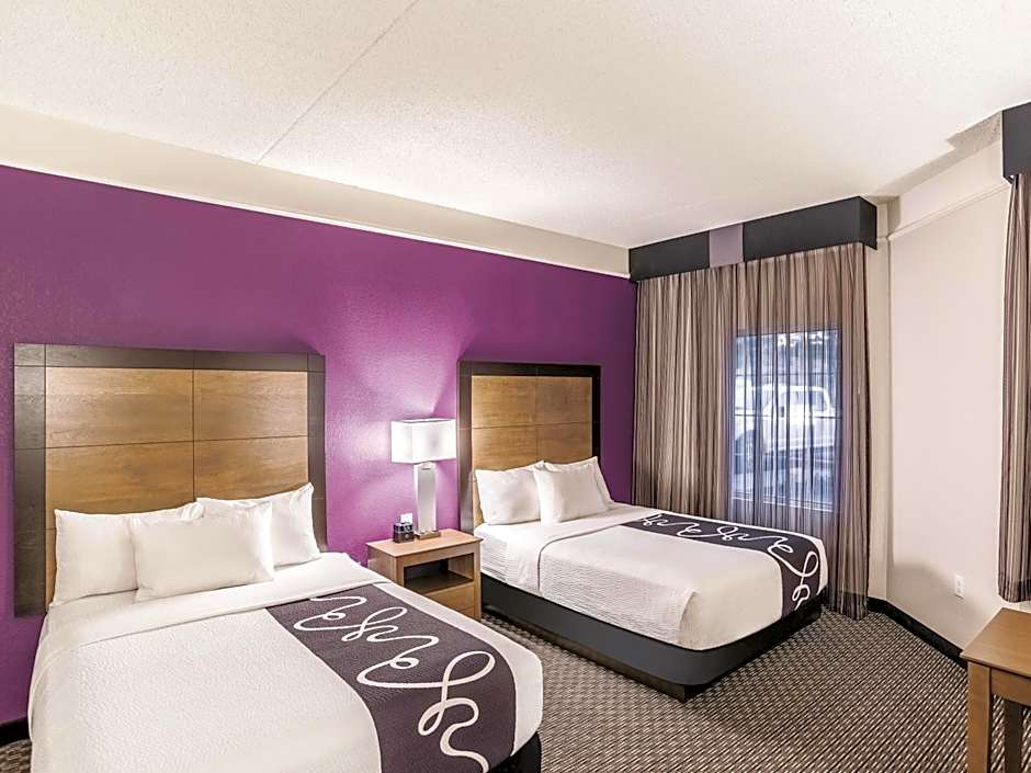 Photo 1 of 1 of 2 Queen Beds, Accessible