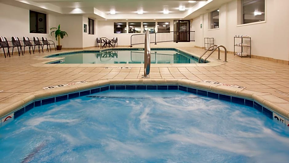 Holiday Inn Express Grove City - Premium Outlet Mall by IHG