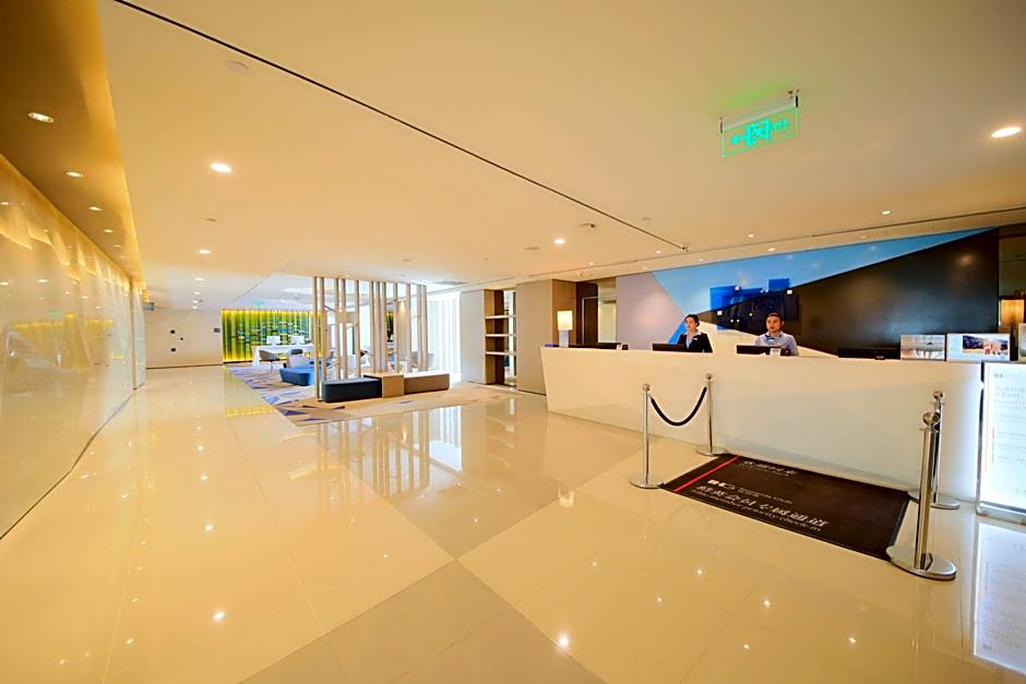 Holiday Inn Express Yingkou Onelong Plaza By IHG