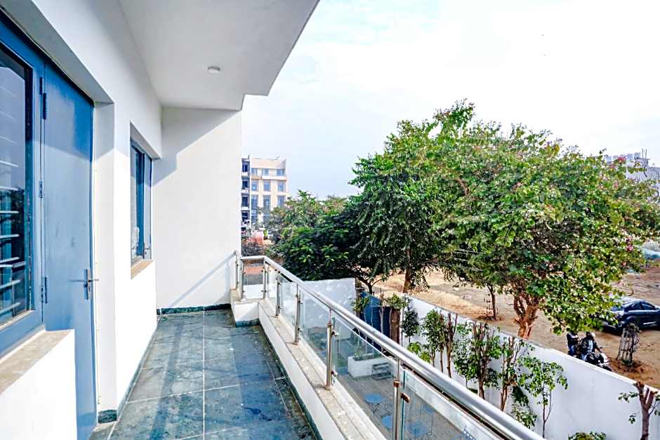 FabHotel Golf Luxury – Gurgaon, NY
