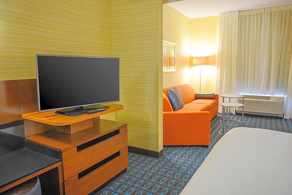 Fairfield Inn & Suites by Marriott Canton South