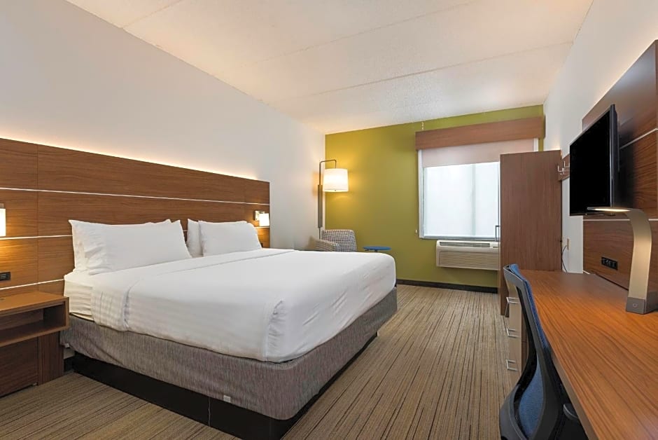 Holiday Inn Express Hotel & Suites Charlotte Arpt-Belmont