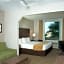 Comfort Suites Maingate East
