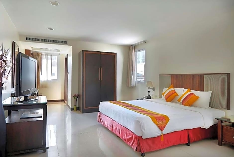 S.M. GRANDE RESIDENCE