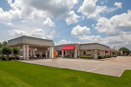Ramada by Wyndham New Iberia