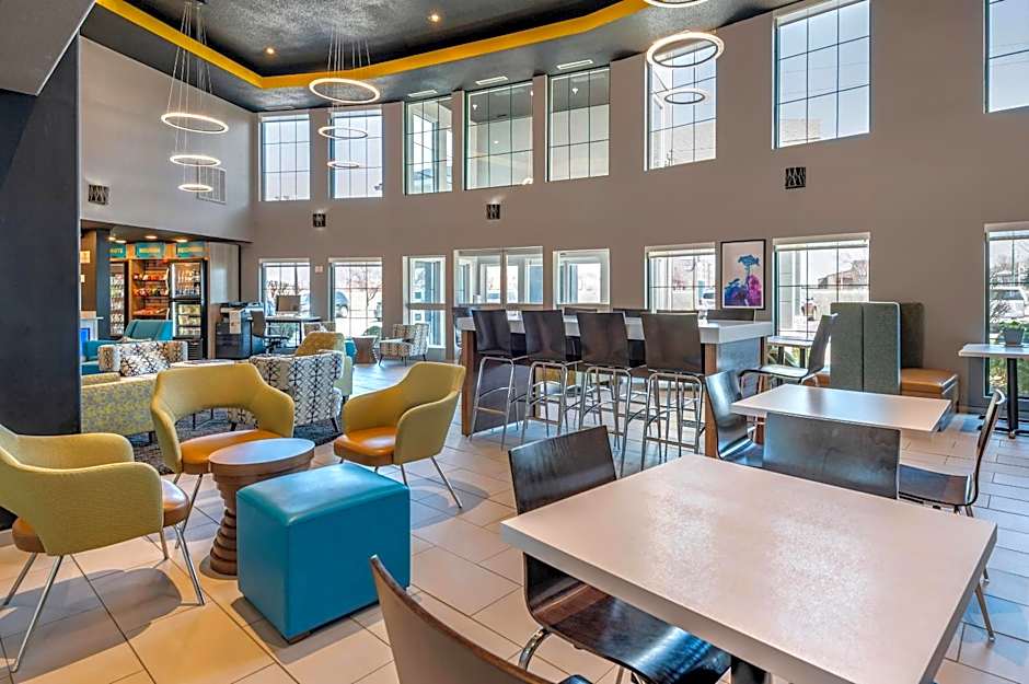 Clarion Pointe Indianapolis Airport