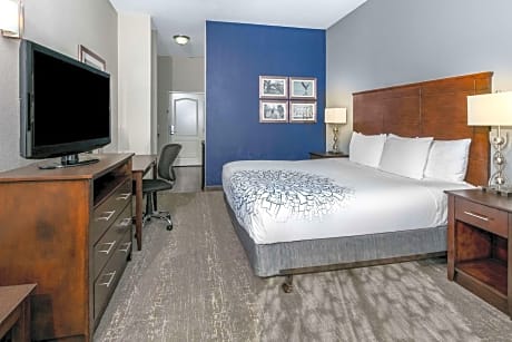 1 King Bed Non-Smoking