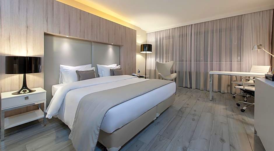 Photo 1 of 2 of Superior 1 King Bed