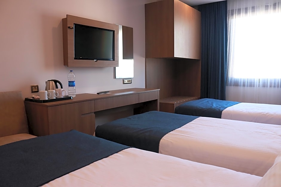 Photo 1 of 18 of Comfort Room