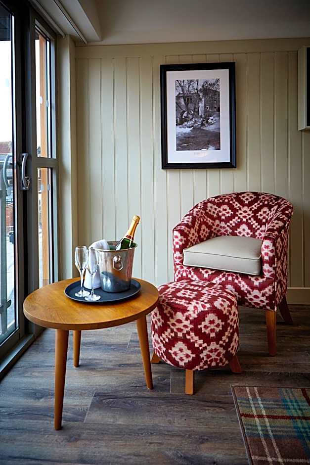 The Boathouse Inn & Riverside Rooms