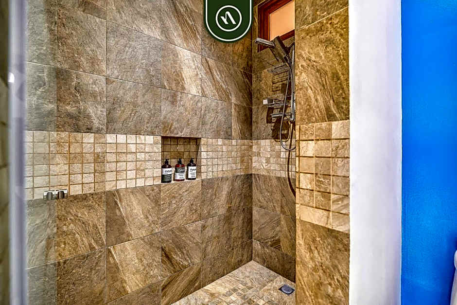 1 BR Condo - Amazing Sunsets Froom the Roof - Pool