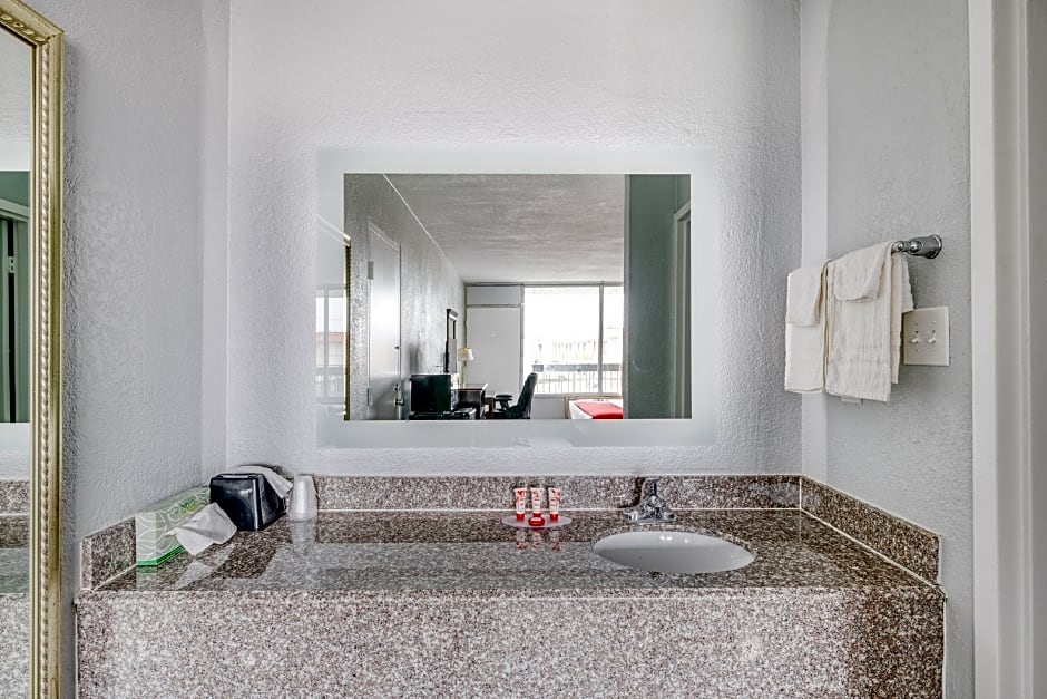 OYO Hotel Conroe I-45 South