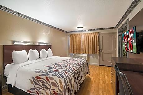 Suite King with Jetted Tub Non-Smoking