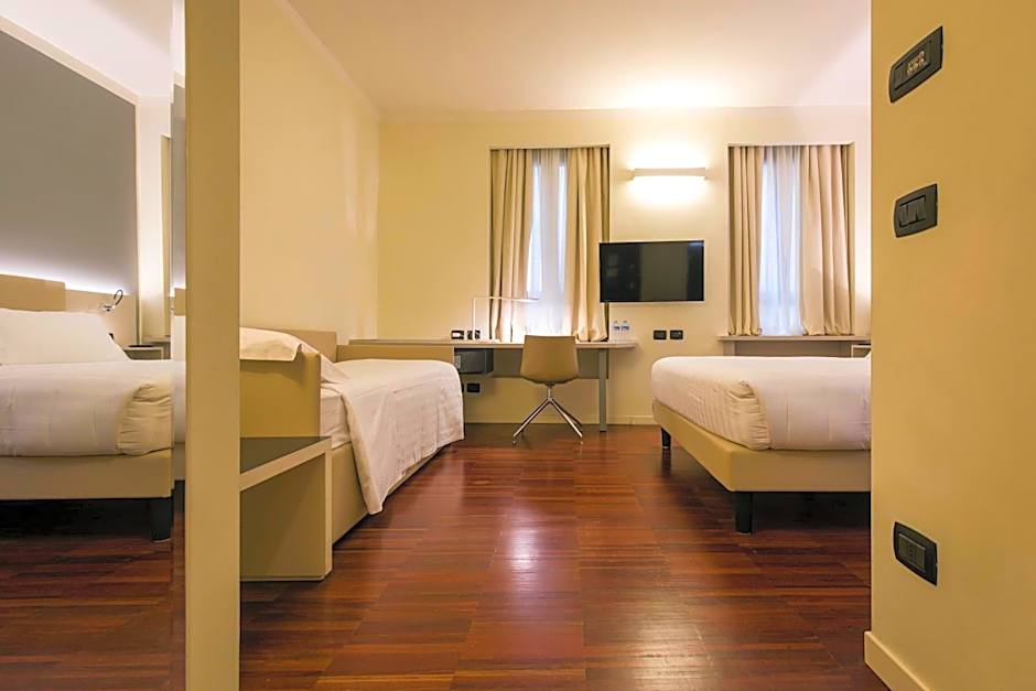 43 Station Hotel