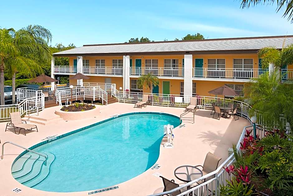 Super 8 by Wyndham Ellenton Bradenton Area