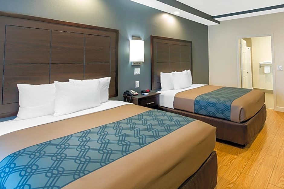 Econo Lodge Inn & Suites