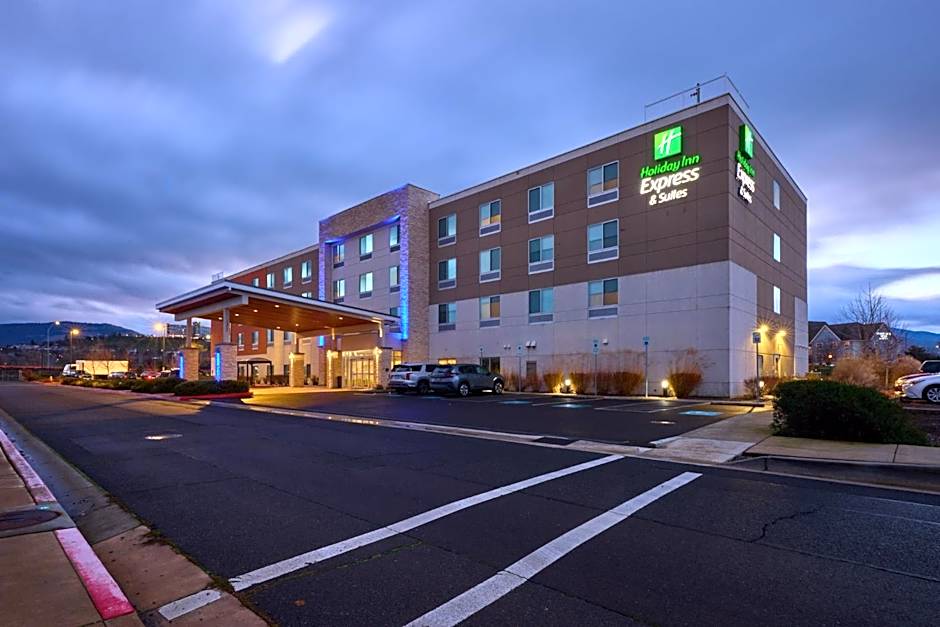 Holiday Inn Express and Suites Medford By IHG