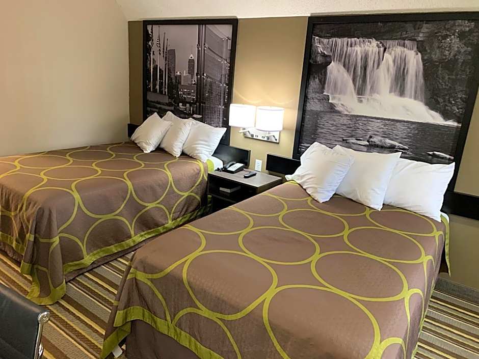 Super 8 by Wyndham Brownsburg