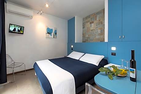 Deluxe Double Room with Balcony and Sea View