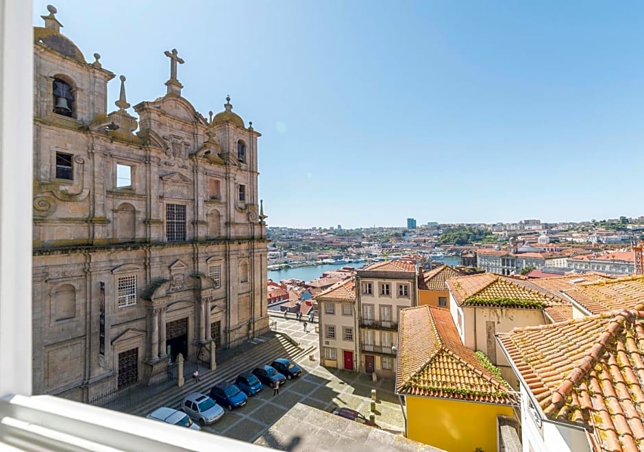 Oporto Street das Aldas - River View