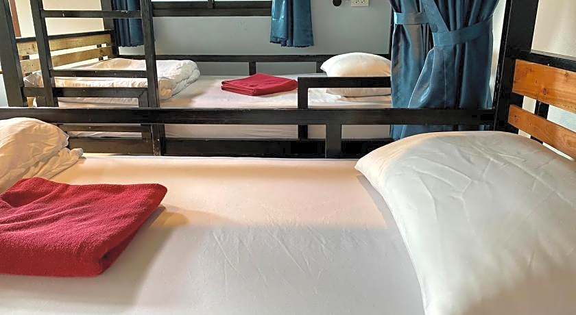 Boom Hostel Khaosok