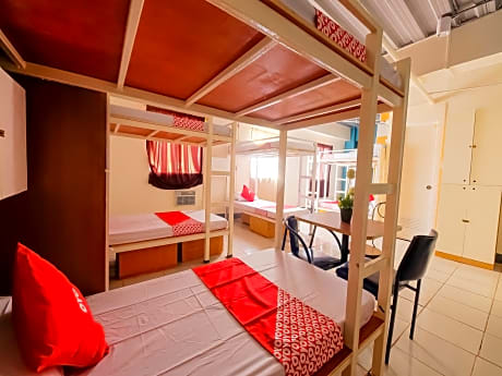 10-Bed Mixed Dormitory Room