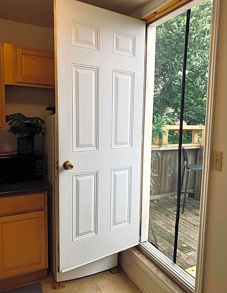 Pet-Friendly Lovely Studio #2 at Doggy Digs, Balcony