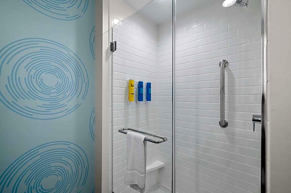 Tru by Hilton Lexington