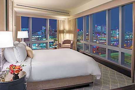 One-Bedroom King Suite