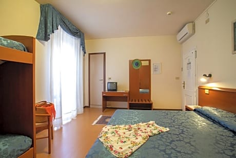 Economy Quadruple Room