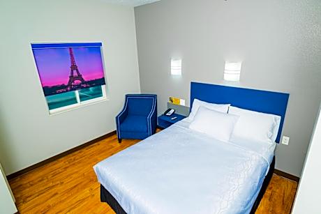 Queen Room with Tub - Accessible/Non Smoking