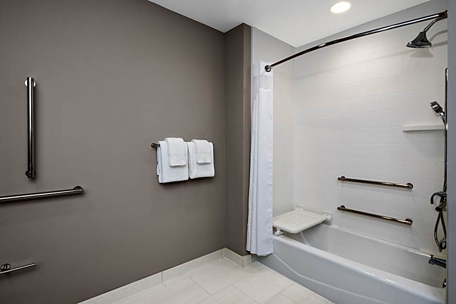 Holiday Inn Express & Suites Lubbock Central - Univ Area By IHG