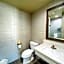 Le Blanc Inn & Suites