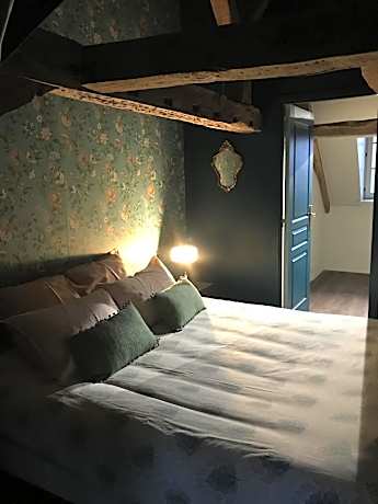 Deluxe One-Bedroom Apartment with Garden View