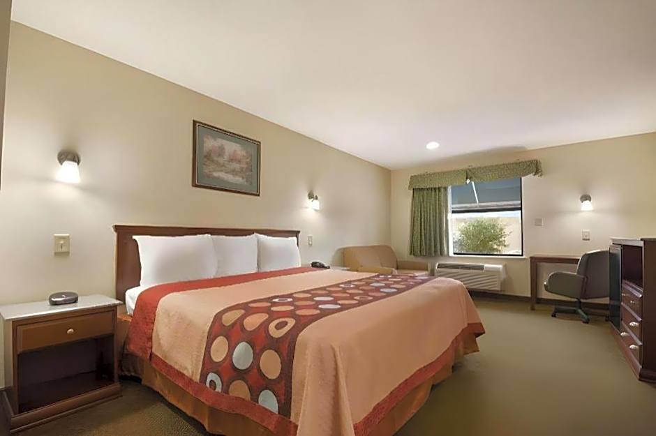 Super 8 by Wyndham Baton Rouge/I-12