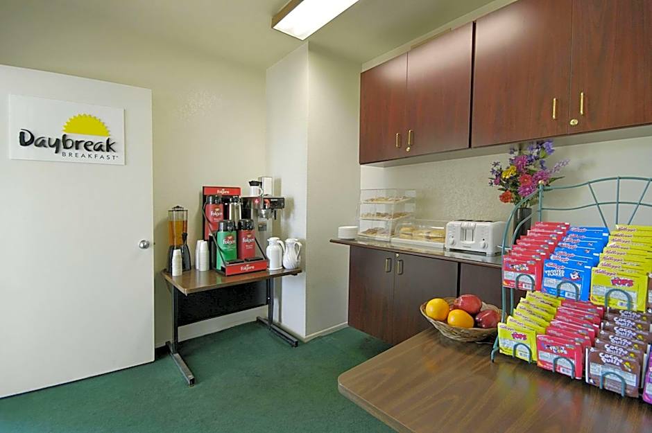 Days Inn by Wyndham Riverside Tyler Mall