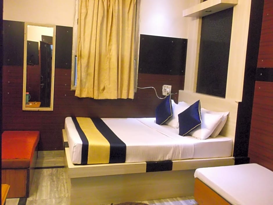 Abhineet Palace Hotel