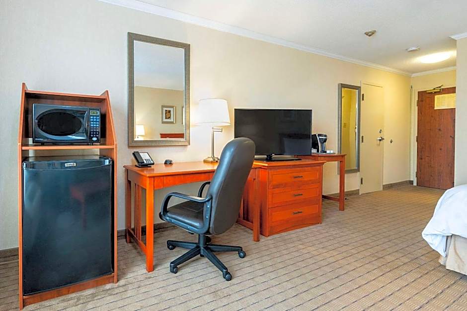 Allure Hotel & Conference Center