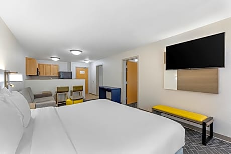 Superior Efficiency Family King Suite - Non-Smoking