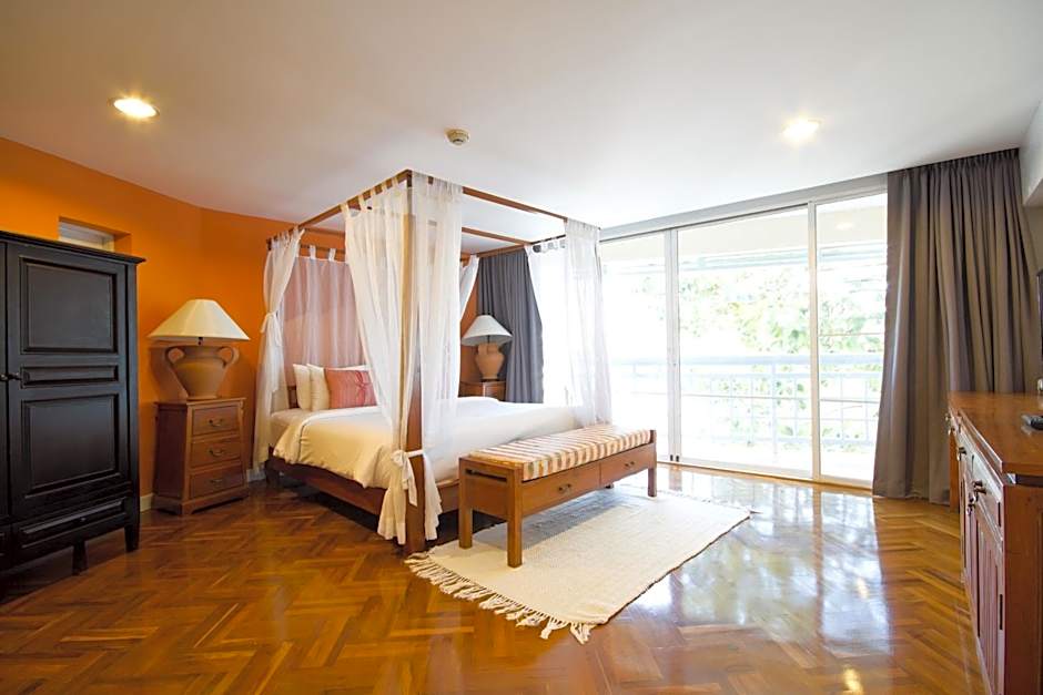 Photo 1 of 7 of Suite