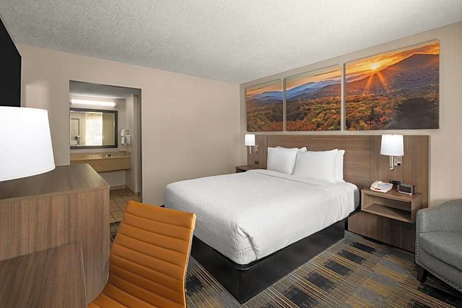 Days Inn by Wyndham Canton