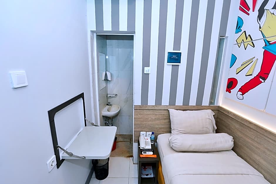 Front One Budget Hotel Tirtonadi Solo