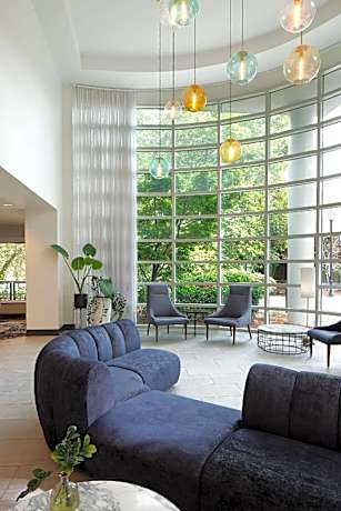 1 King Mob Acc Ris Balcony