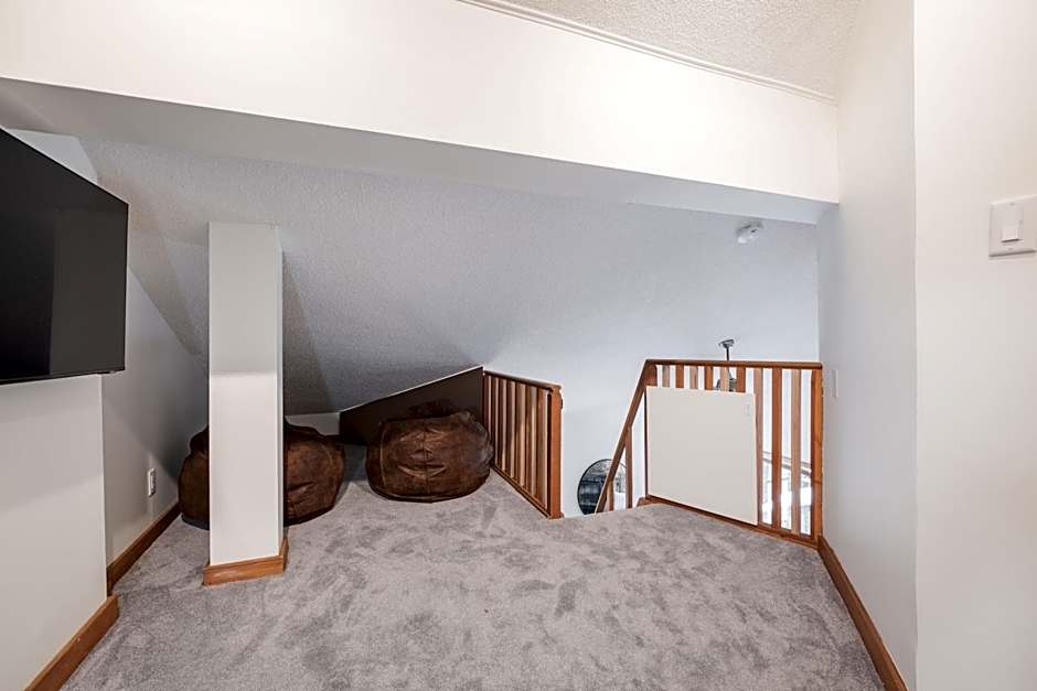 Powderview by Outpost Whistler