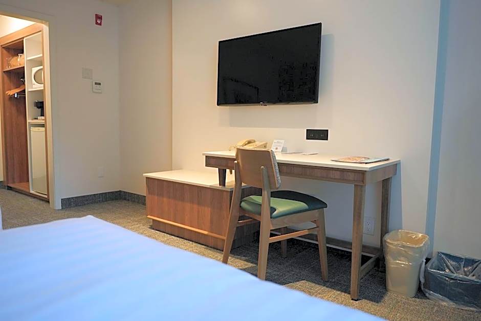 Travelodge by Wyndham Niagara Falls at the Falls