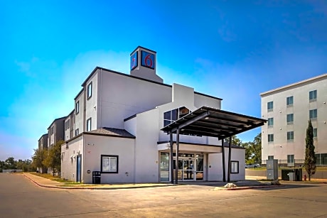 Motel 6-Cedar Park, TX