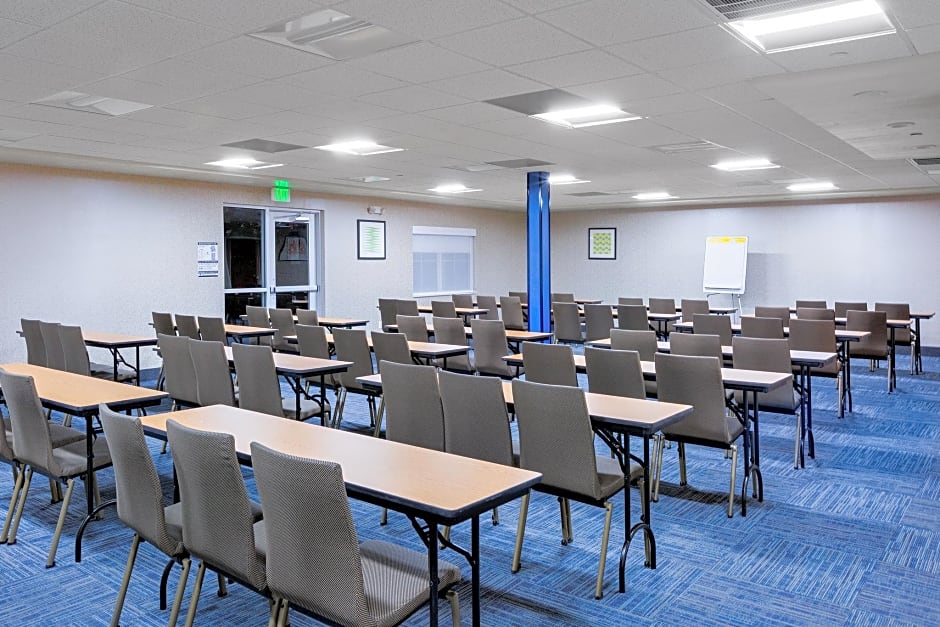 Holiday Inn Express Hotel & Suites Oroville Southwest, an IHG Hotel