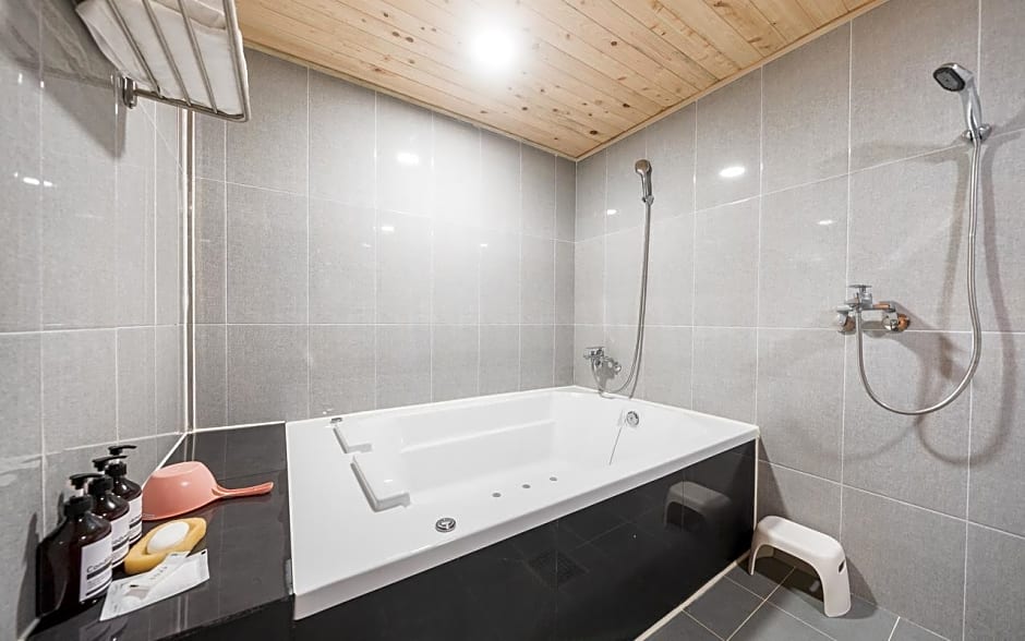 Hwaseong Wolmun Lavender Onchen Hotel